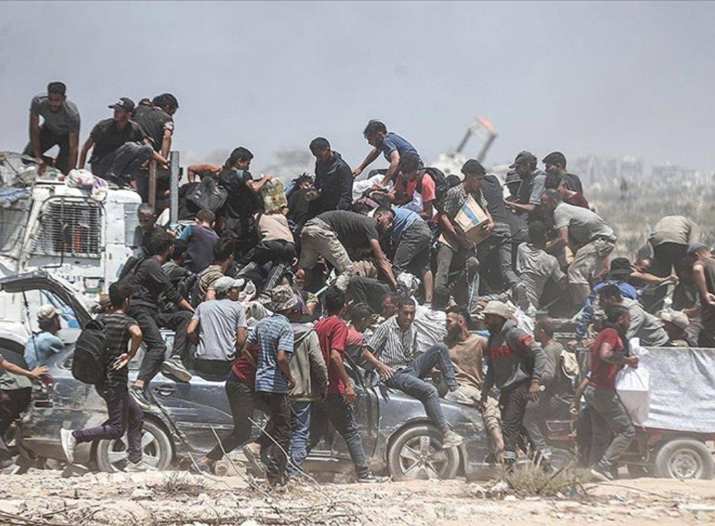 İsrail Gazze'de yardım bekleyenlere saldırdı: 51 Filistinli hayatını kaybetti