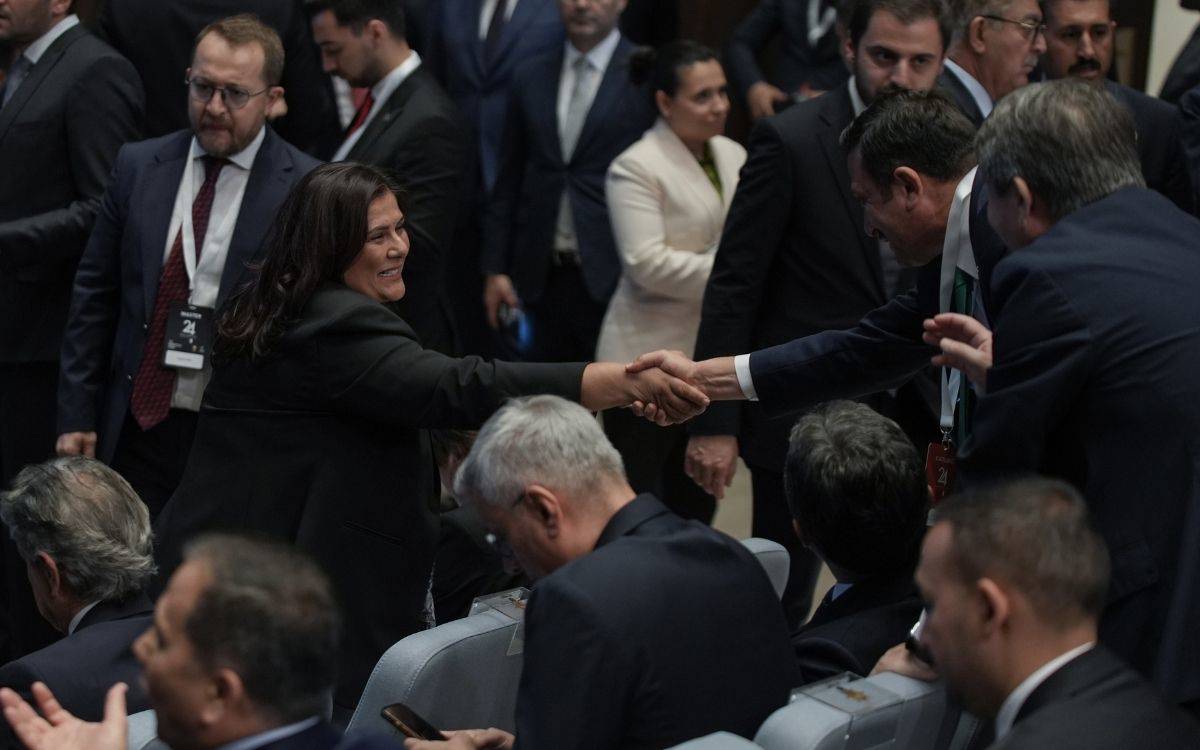 CHP’den istifa eden Özlem Çerçioğlu AKP’ye katıldı