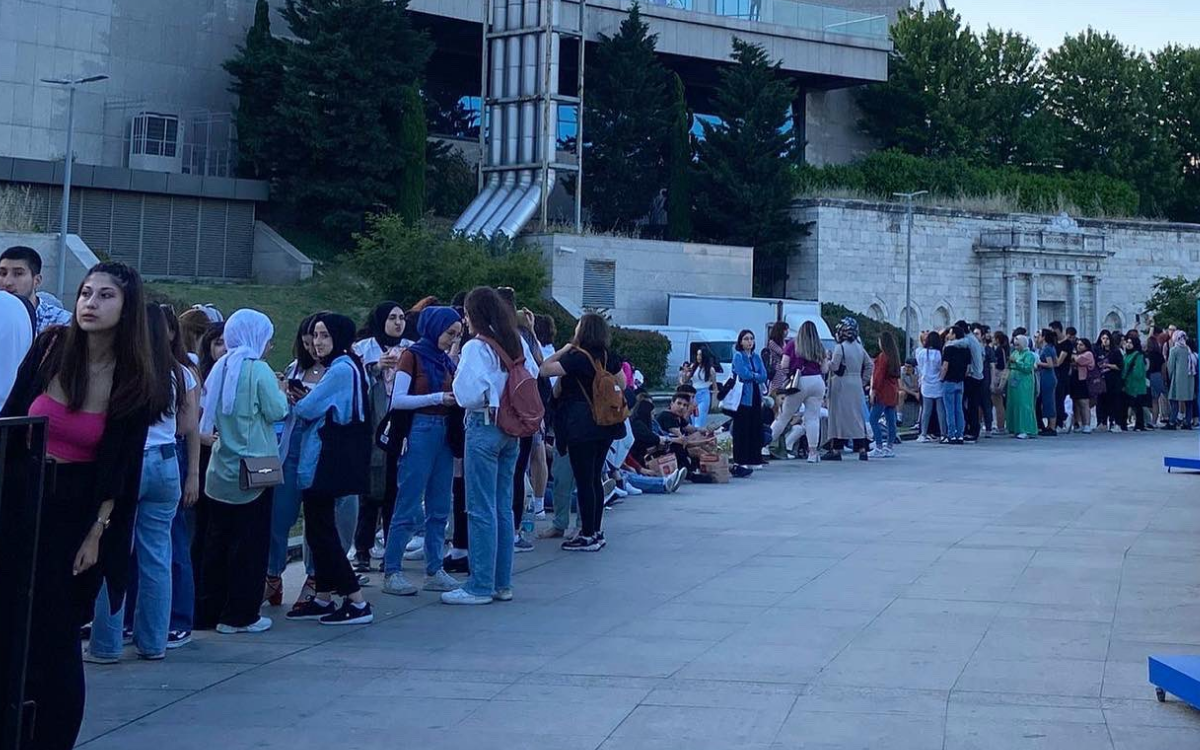 Free ticket lines grow for young people as cultural events become luxury