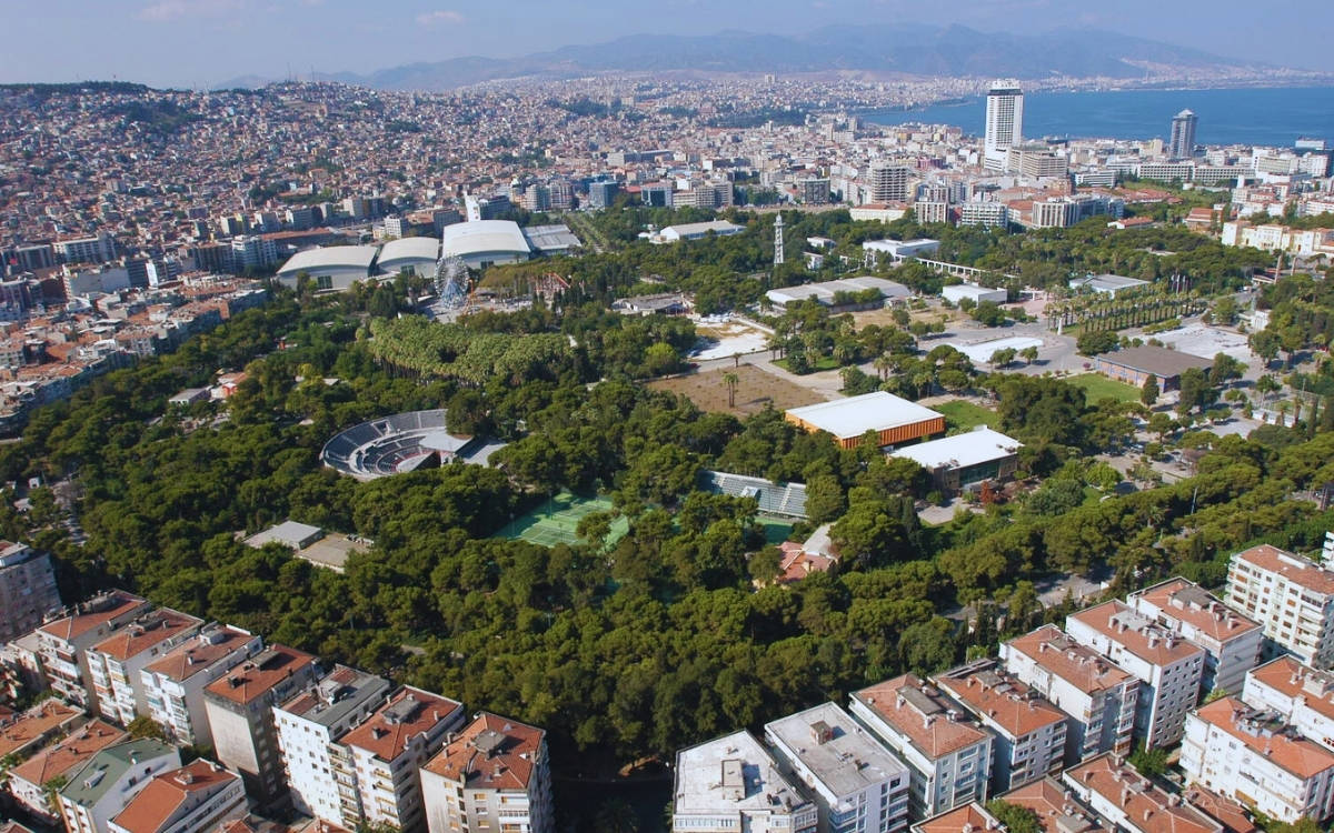 "İzmir Kültürpark’ın kapıları kapatılarak ayrımcılığın kapısı aralanıyor"