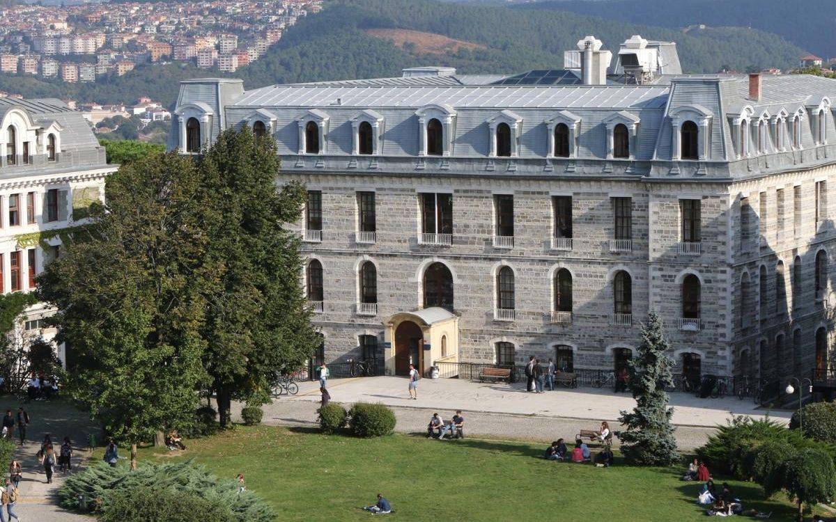 Barınma belirsizliği: Boğaziçi öğrencileri yurt çıkmazında