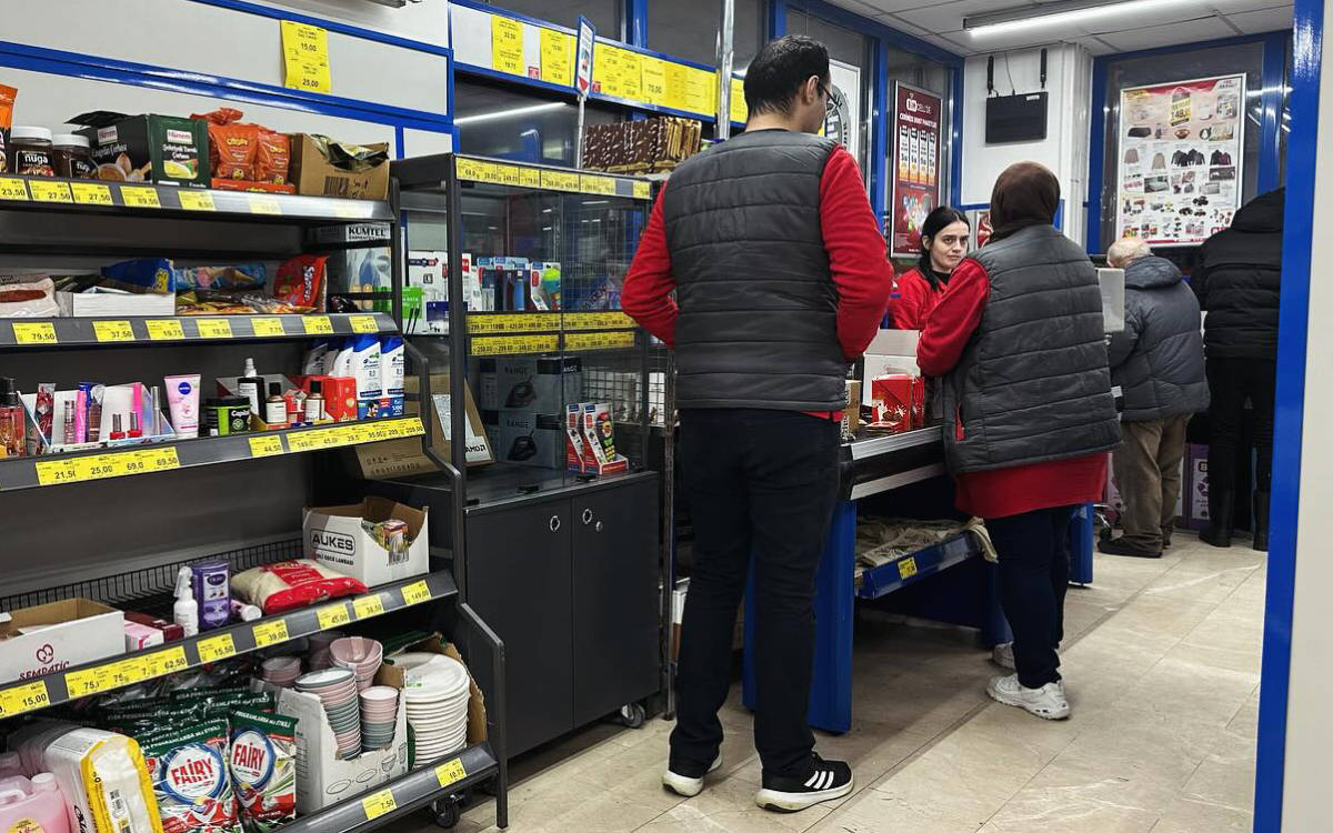 "Marketlerde görev tanımı yok, herkes her işi yapıyor"