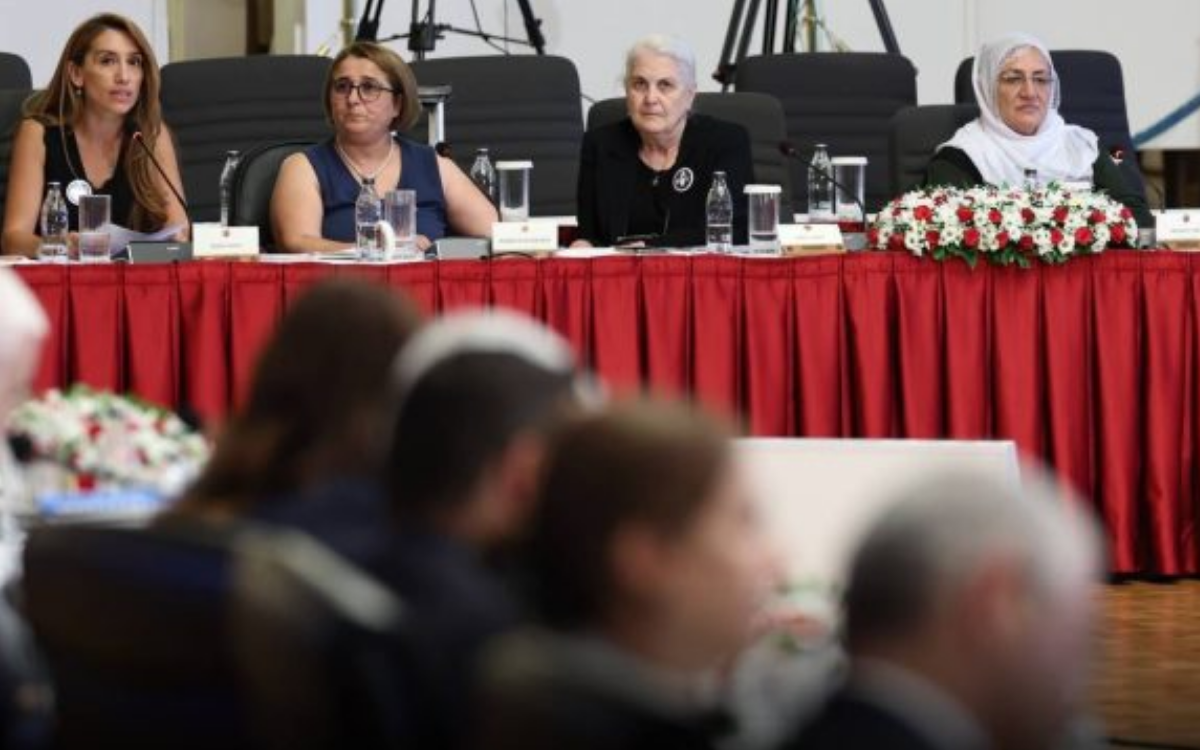 Weqfa Aştiyê: Astengkirina Kurdî zirarê dide ruhê pêvajoyê