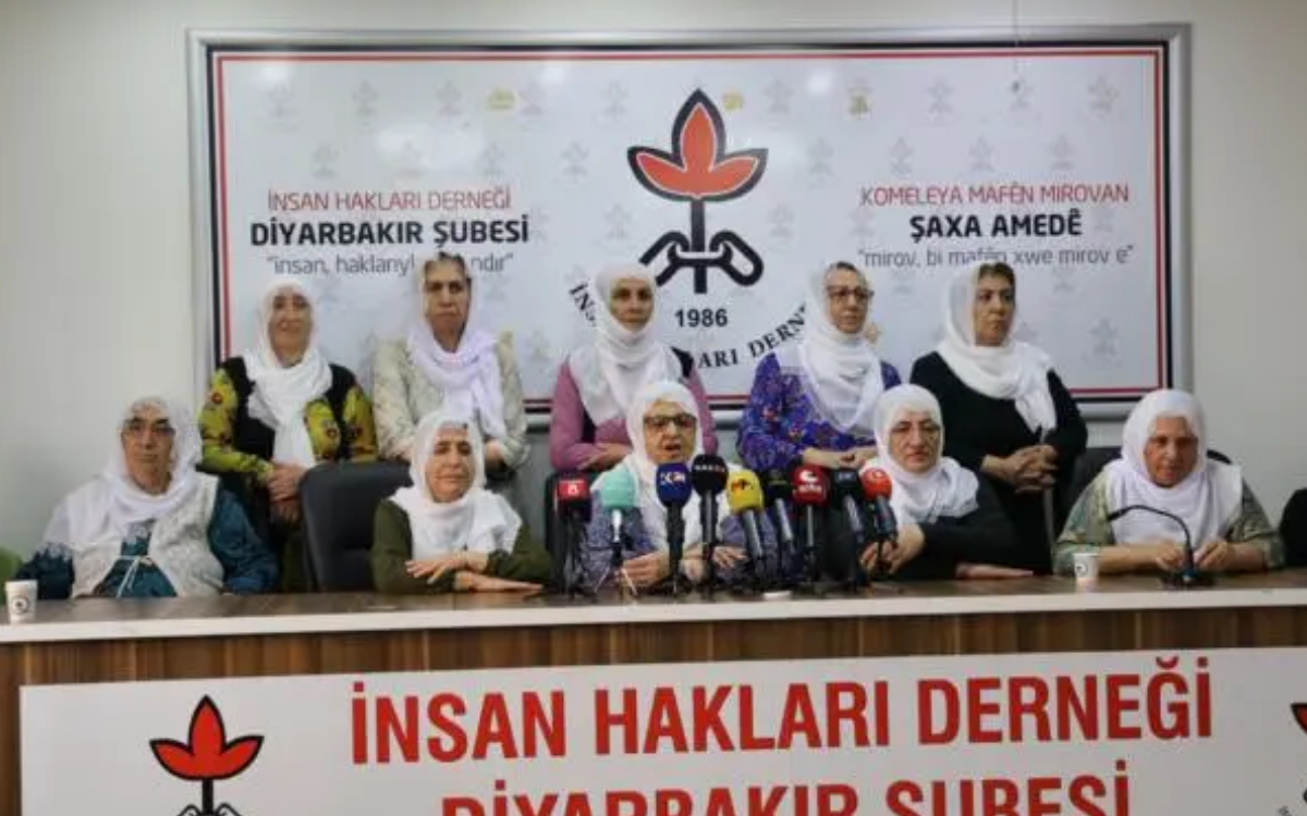 Dayikên Aştiyê: Kurdî bila bibe zimanê fermî û ‘Mafê Hêviyê’ bê naskirin