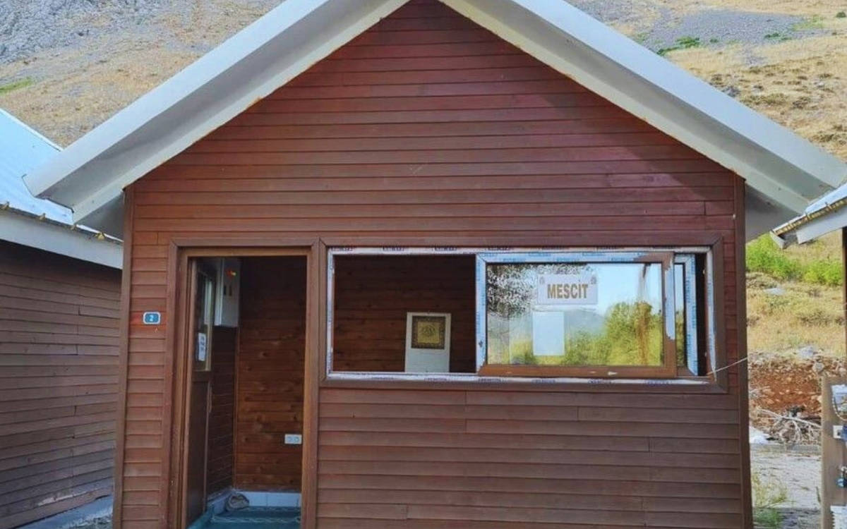 Governor opens mosque at sacred Alevi site in Dersim