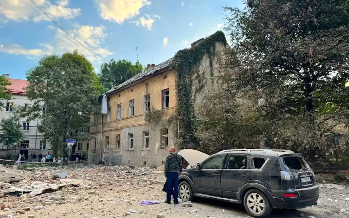 Rusya 2025'in en büyük hava saldırısında Ukrayna'nın batısında sivil hedefleri vurdu