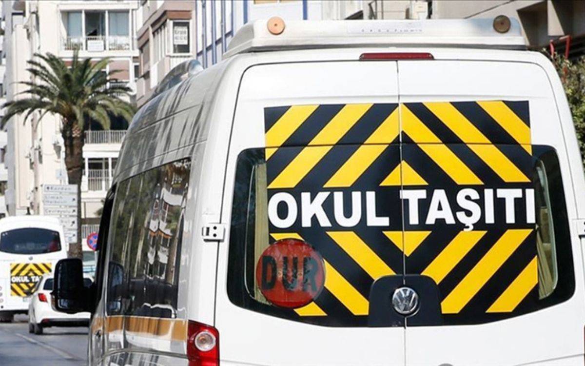 “Kız öğrenciler ön koltuğa oturmayacak” kuralına soruşturma