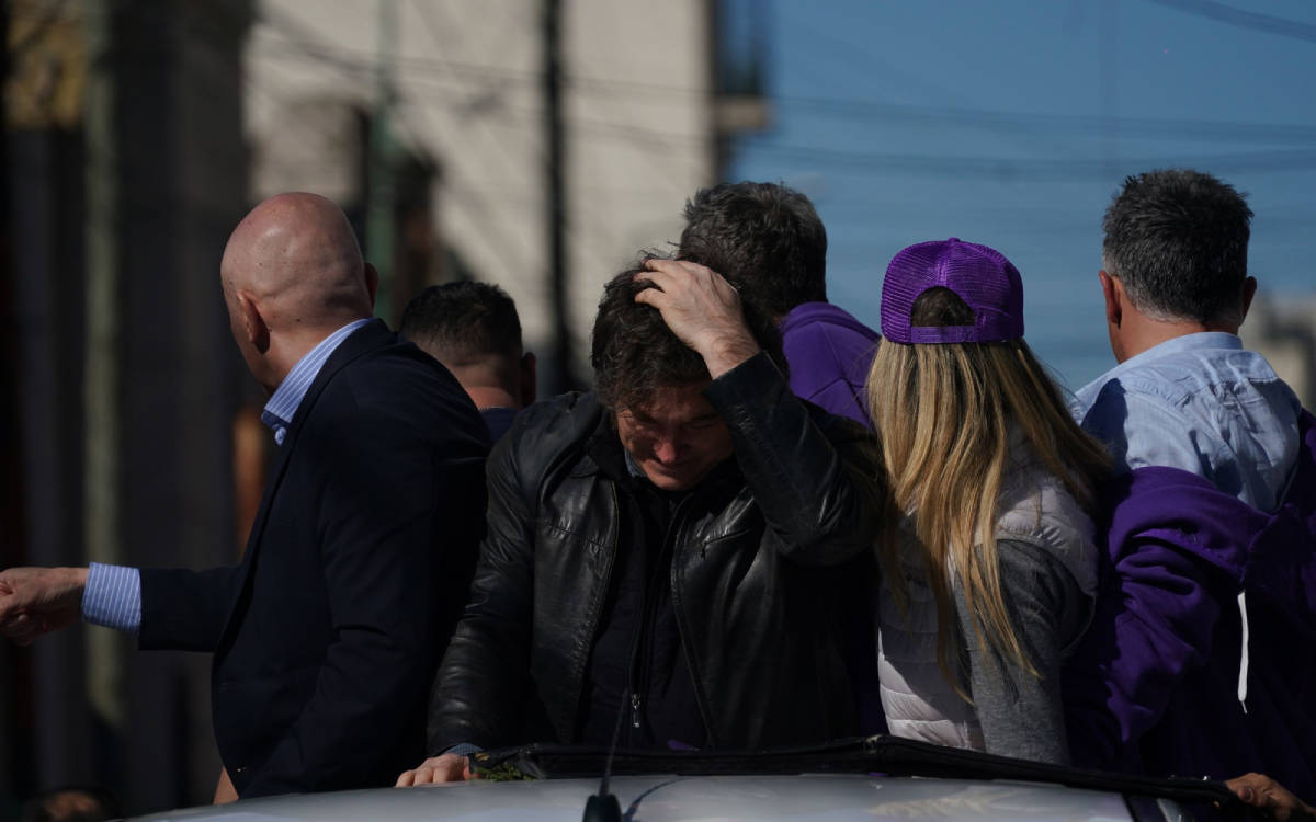 Arjantin'de yolsuzluk skandalı: Milei seçim kampanyasında taşlandı