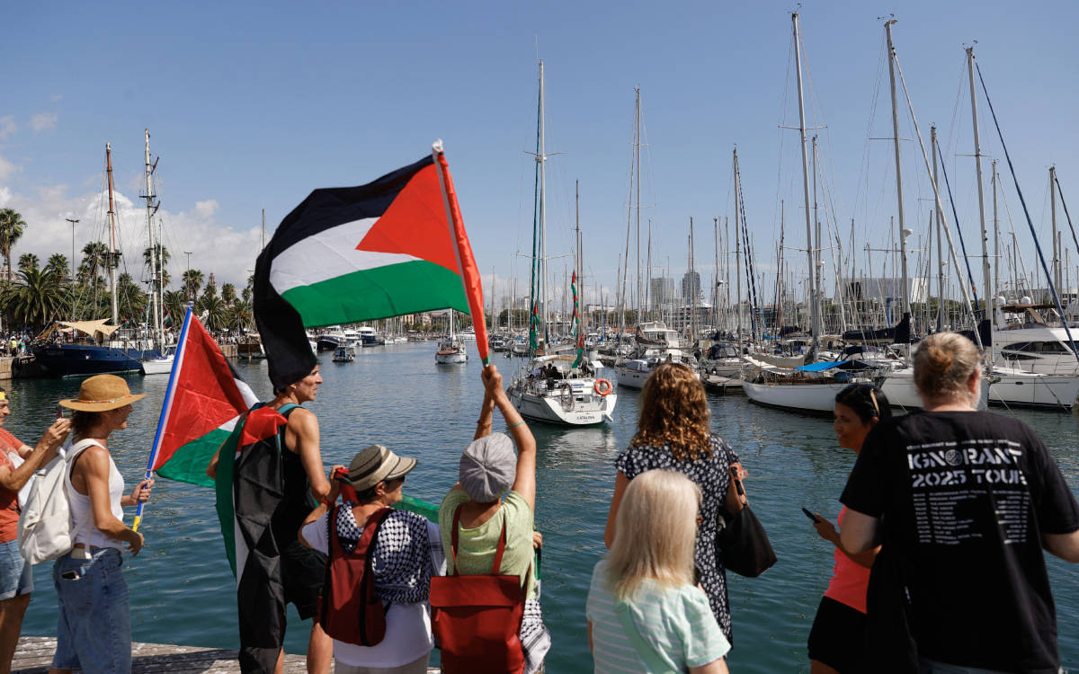 İsrail'in ablukasını kırmak için Akdeniz'de yelken açtılar: Küresel Sumud Filosu Gazze için yola çıktı