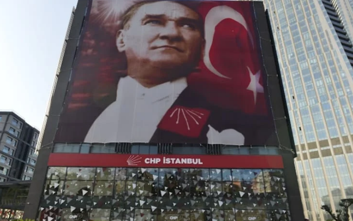 CHP, İstanbul İl Yönetimi'nin görevden alınmasına itiraz etti