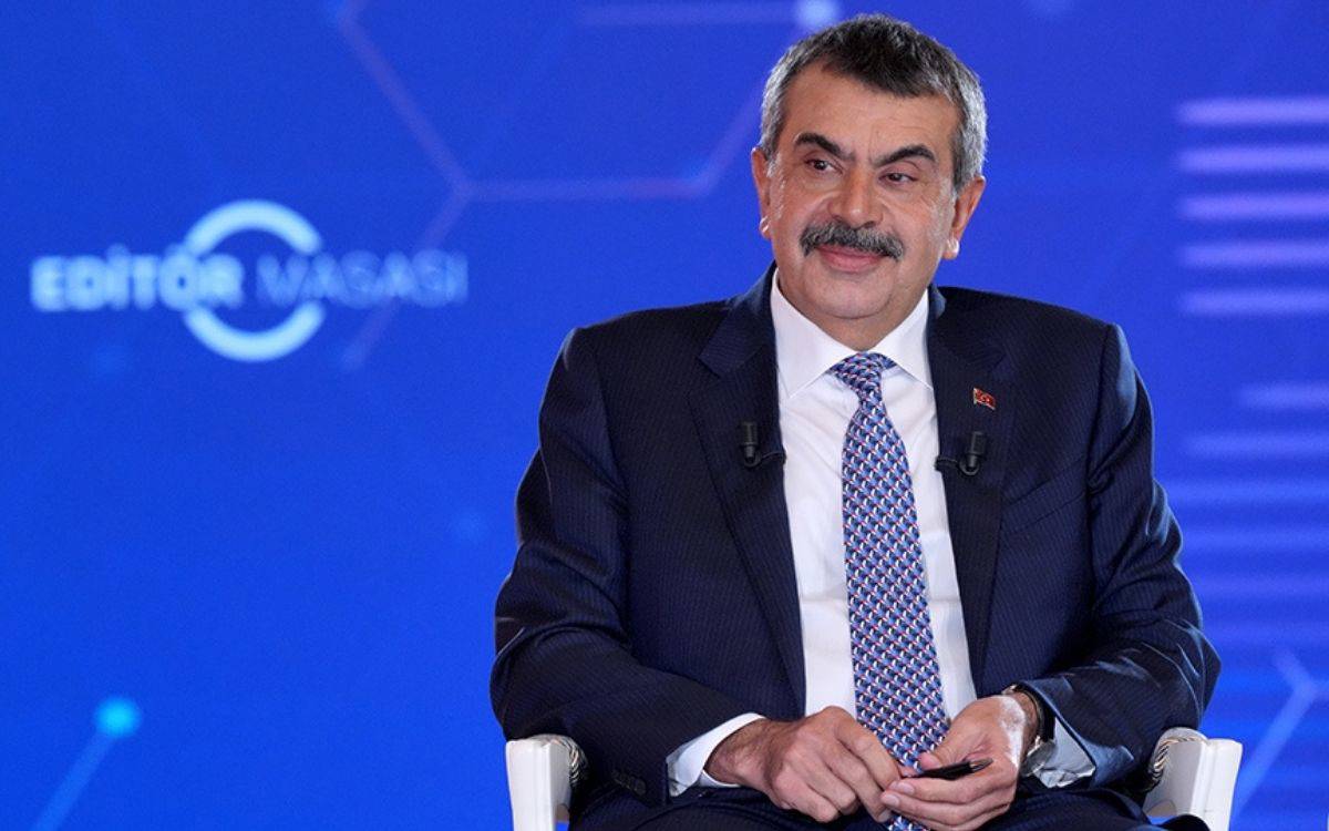 Yusuf Tekin: "Okullarda 'Aile' temalı etkinlikler yoğunlaşmalı"