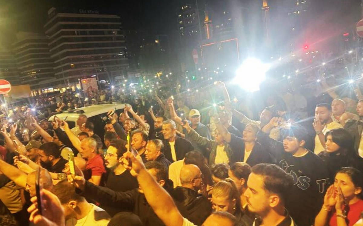 CHP İl Başkanlığı önünde bekleyiş sürüyor