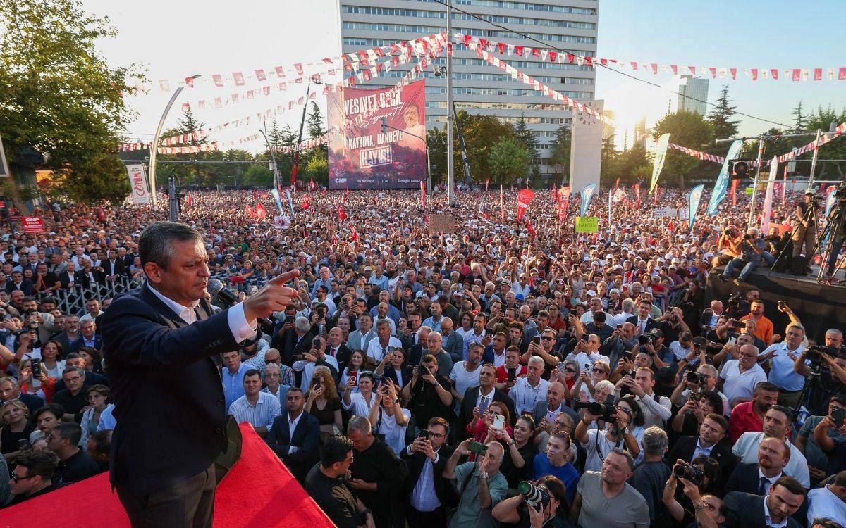 Özel: CHP İstanbul İl Başkanlığına kayyım atayan hakim, AK Parti rozeti taşırken sınava girdi