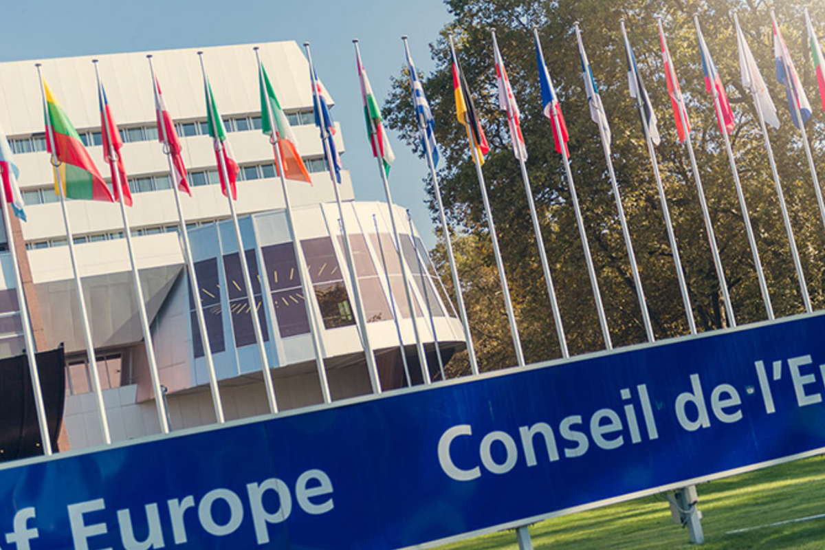 Buroya Hiqûqê ya Sedsalê têkildarî biryara Konseya Ewropayê a ji bo ‘Ocalan’ daxuyanî da