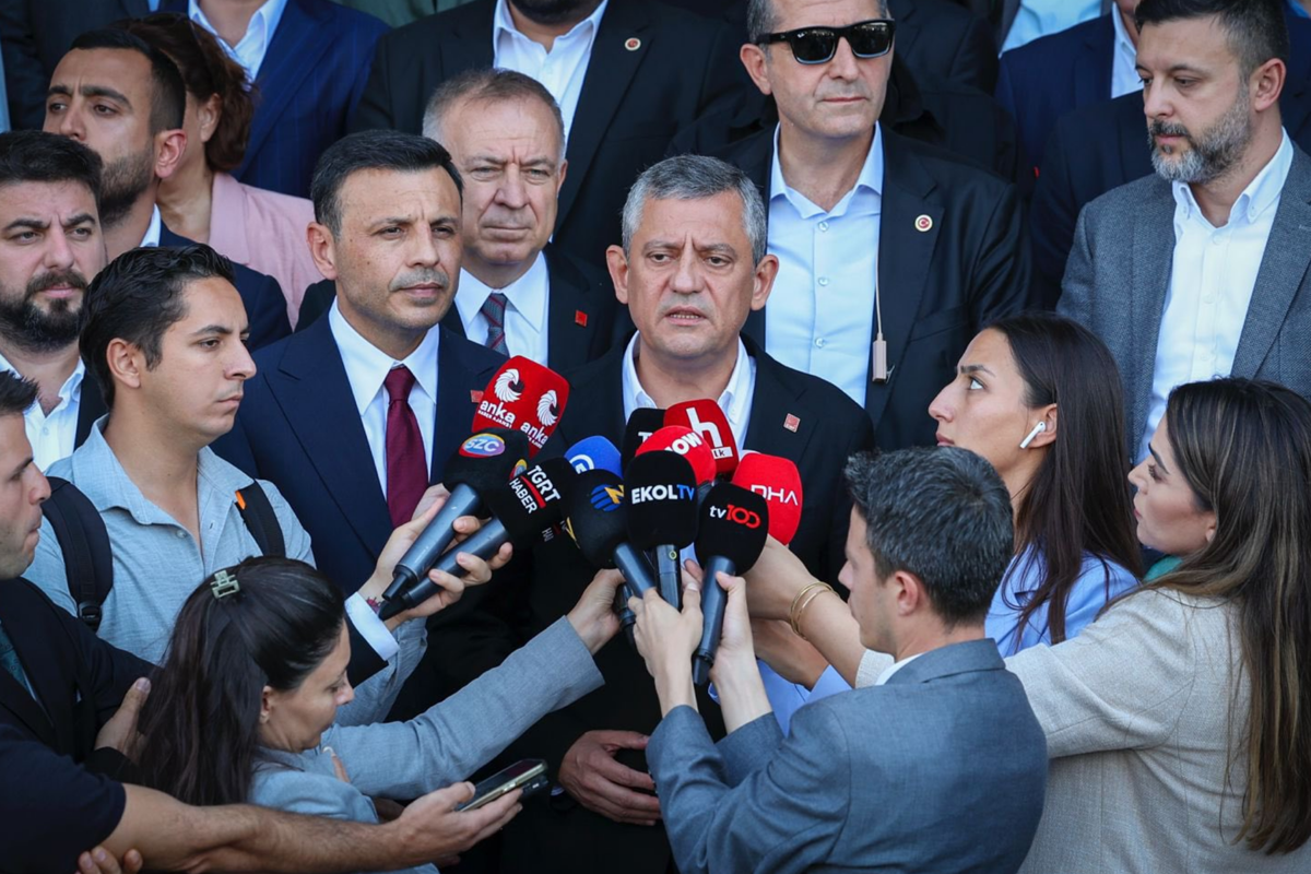 Özgür Çelik ve 25 CHP’linin yargılandığı dava ertelendi