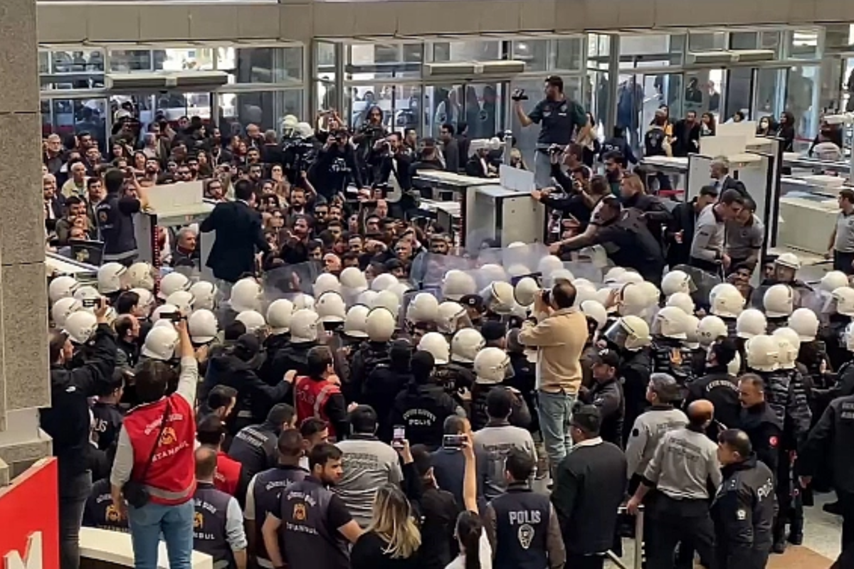 14 avukatın yargılanmasında ‘durdurma’ kararı