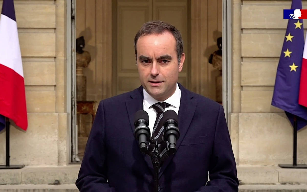 Fransa'da dün hükümeti kuran Başbakan Lecornu istifa etti