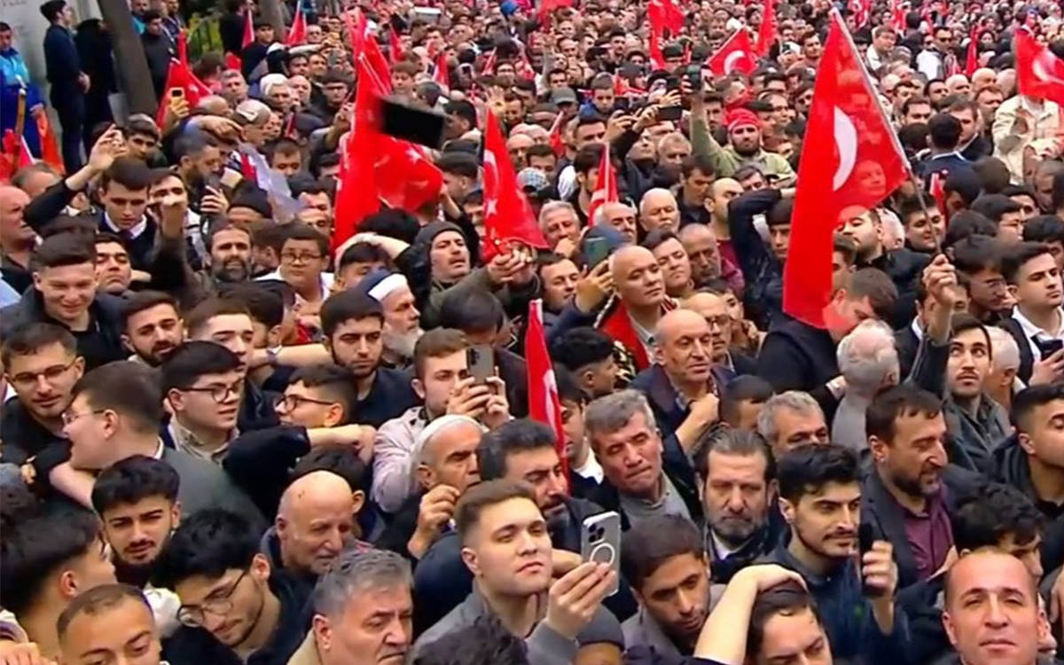 Textile worker throws phone at President Erdoğan, faces 4 years and 2 months in jail