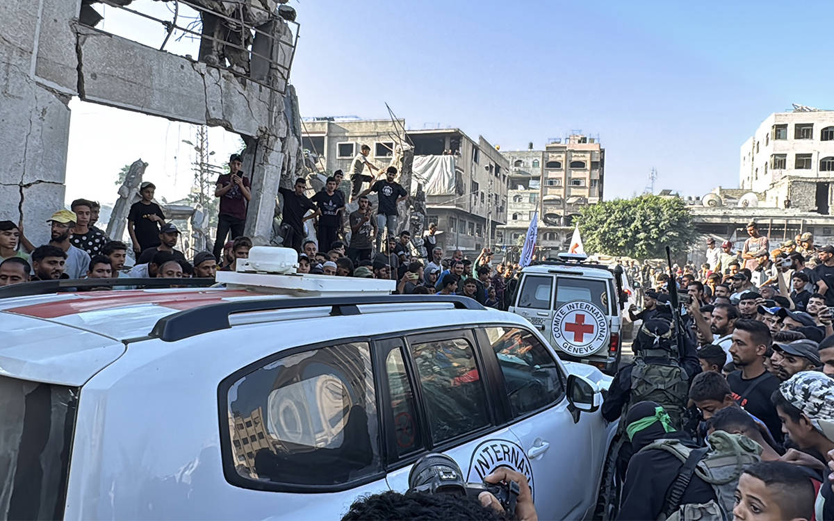 Hamasê dest bi radestkirina dîlên Îsraîlê kir