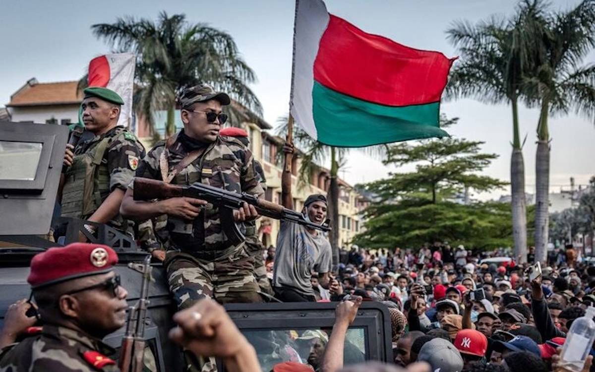 Madagaskar: Ordu iktidara el koydu