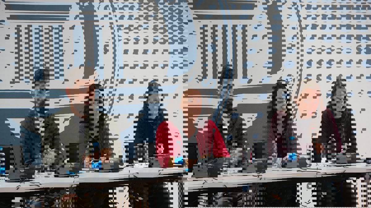 Tech giants, social media, and journalism: To leave or to stay?