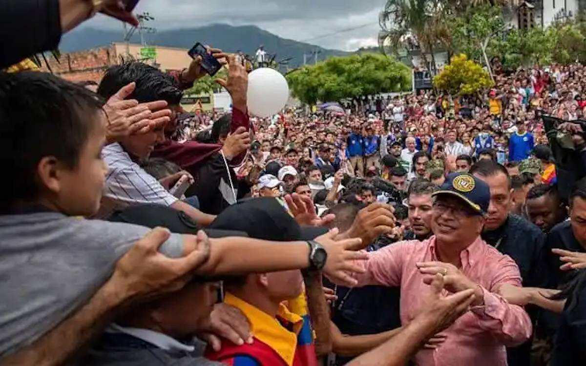 Trump Kolombiya Devlet Başkanı Petro'yu "uyuşturucu lideri" ilan etti