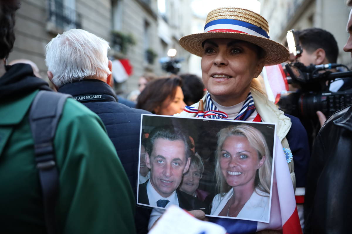 Eski Cumhurbaşkanı Sarkozy cezaevine girdi