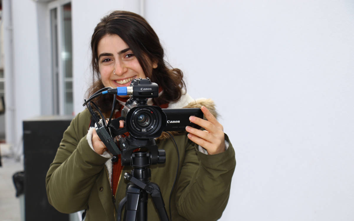 Dadgehê Ceza li rojnameger Oznûr Degerê birî