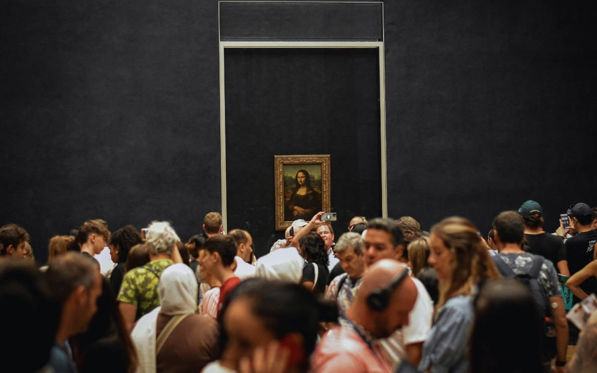 Louvre Müzesi, soygundan sonra ziyarete açıldı