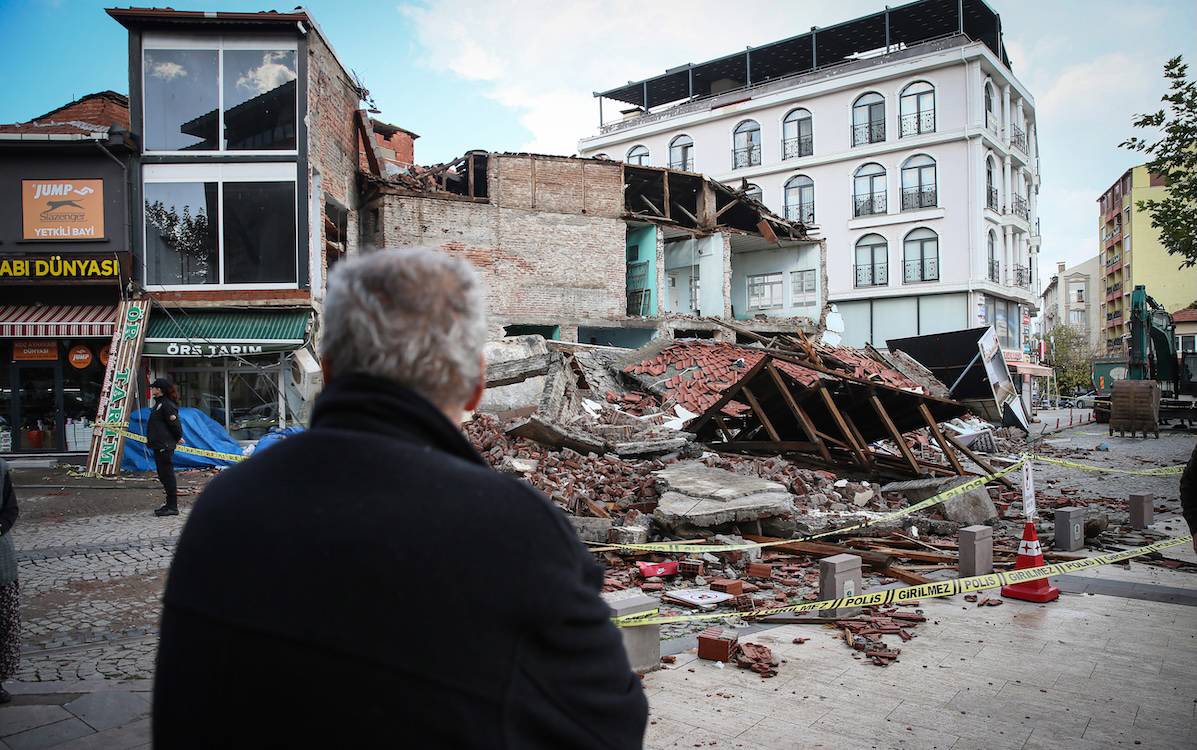 Balıkesir, Sındırgı'da 6,1 büyüklüğündeki depremde 29 yaralı