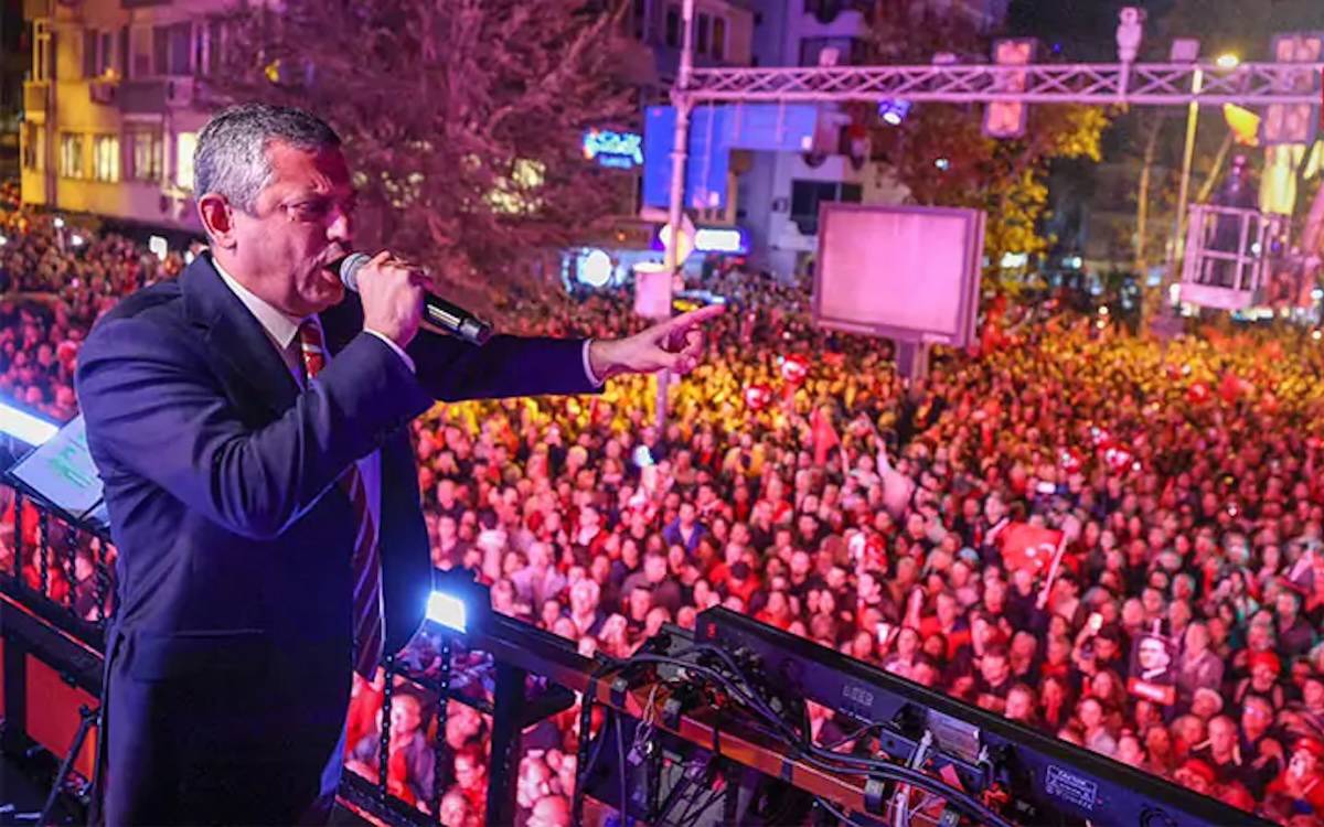 Özgür Özel: "Cumhuriyet'in dört kolonundan ikisini kestiler, birinin dibine dinamit döşediler"