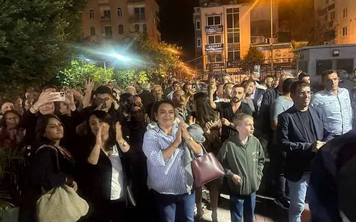 Kayyım atanan Mersin, Akdeniz Belediyesinin tutuklu eş başkanları tahliye edildi