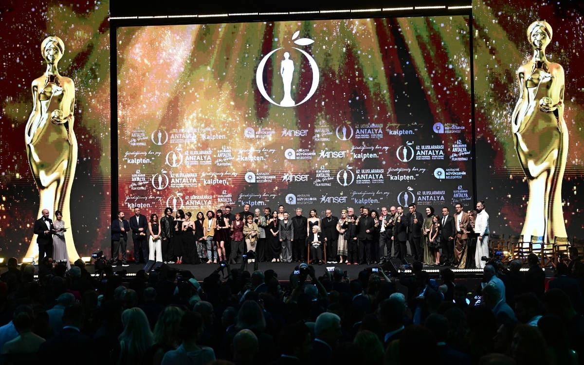 Altın Portakal’da Muhittin Böcek’le dayanışma ve Bilge Şen’in konuşması öne çıktı