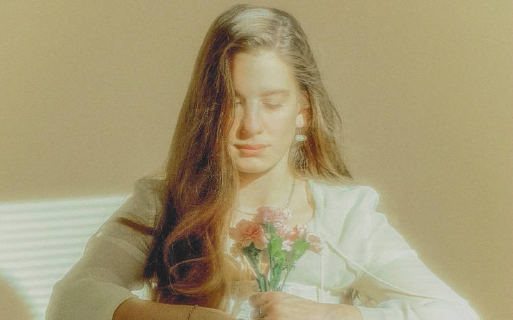 Ezgi Sevgi Can’ın kardeşi Onur Yaser Can'a ithaf ettiği “Karanfiller” yayında