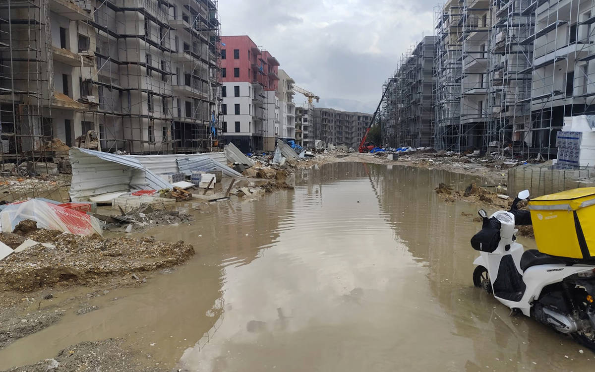 Hatay’da yaşayan moto kuryeler: Şartlar deprem günlerinden bile daha zor