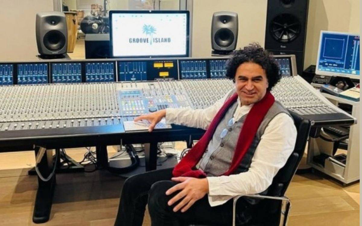 Kurdish musician Hakan Akay taken into custody upon arrival in Turkey