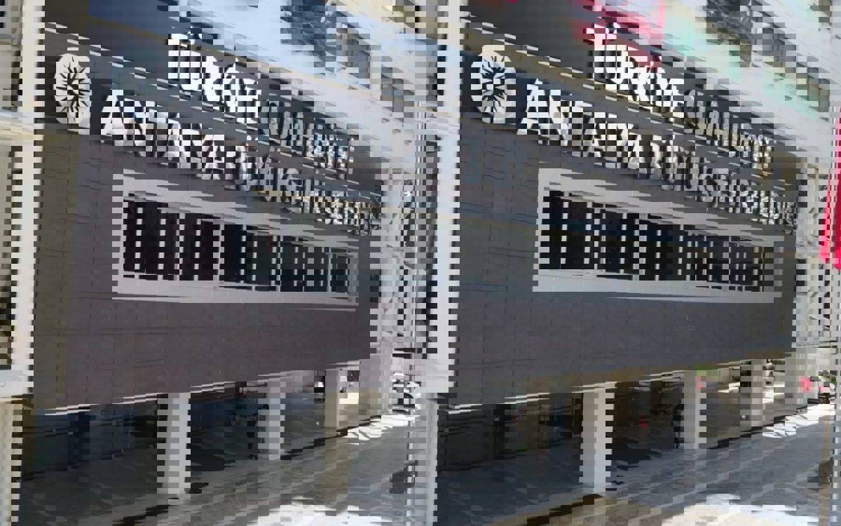 Antalya Büyükşehir Belediyesi’ne operasyon: 8 gözaltı