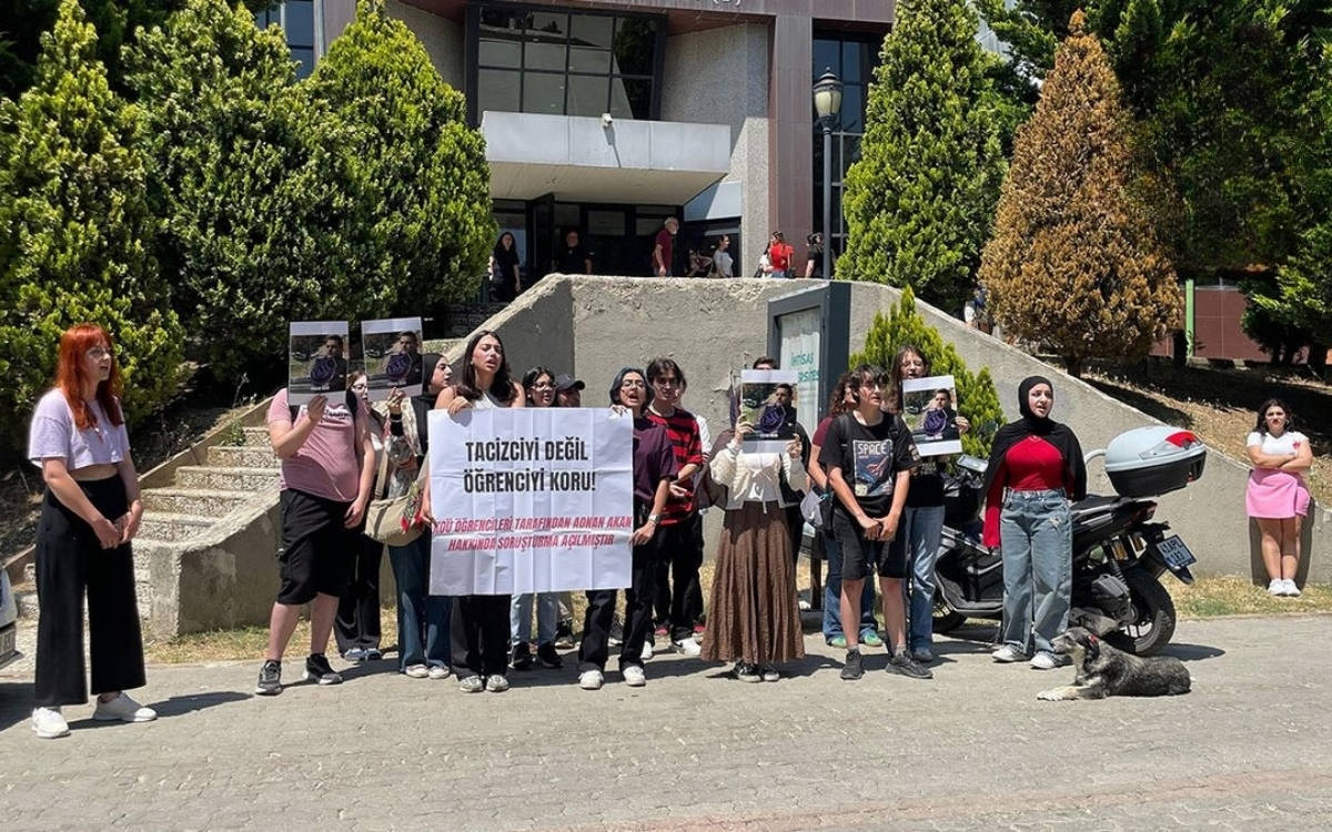 “Tacizci akademisyen istemiyoruz” diyen öğrencilere disiplin soruşturması