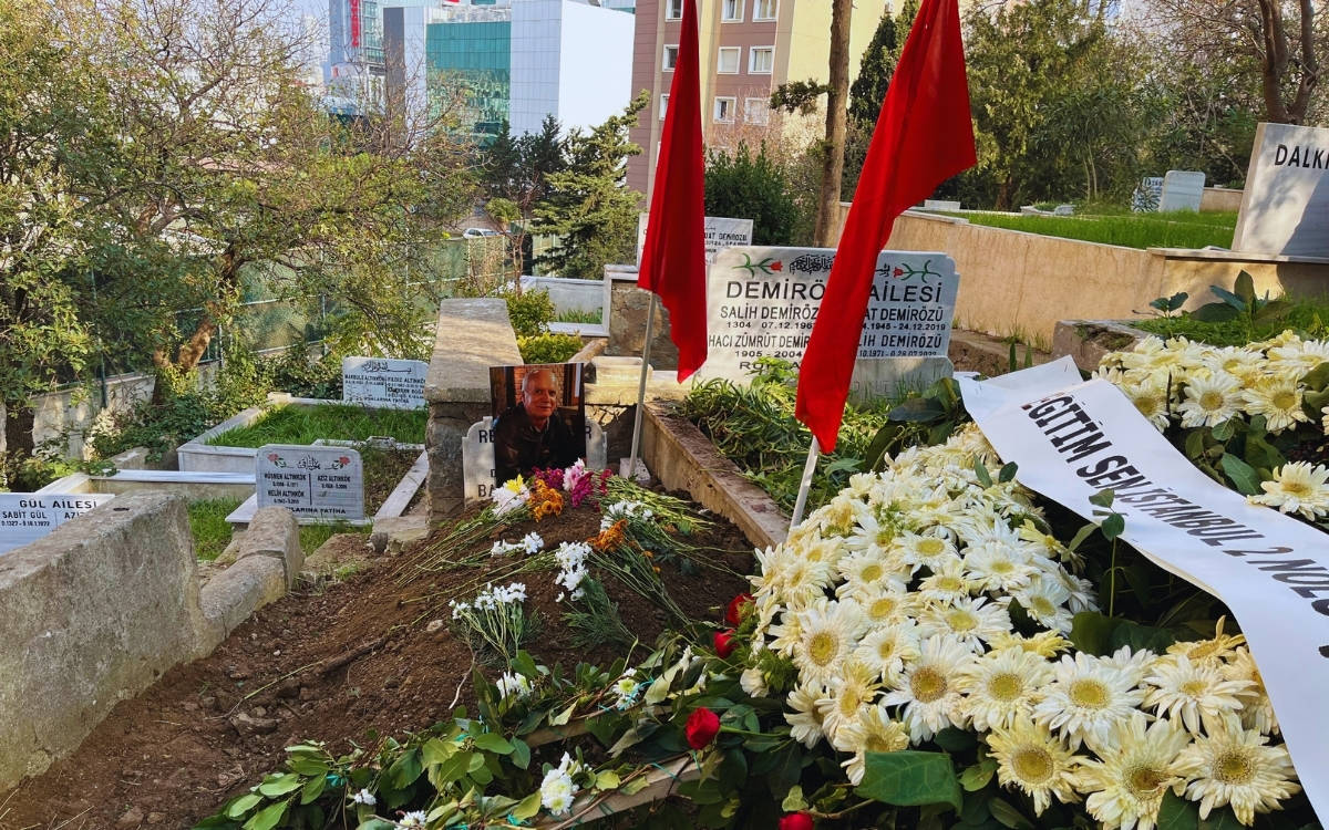 Sosyalist Vedat Akdamar, toprağa verildi