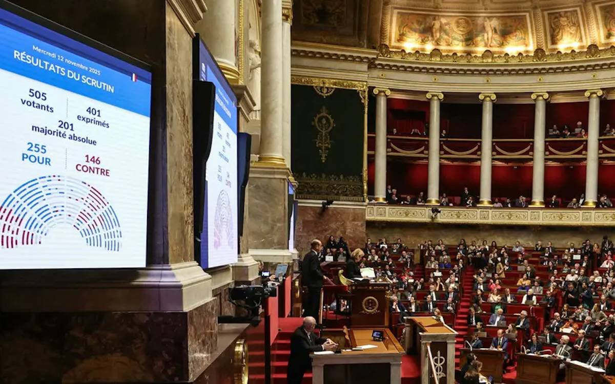 Fransa: Ulusal Meclis 2023 emeklilik yasasını askıya aldı