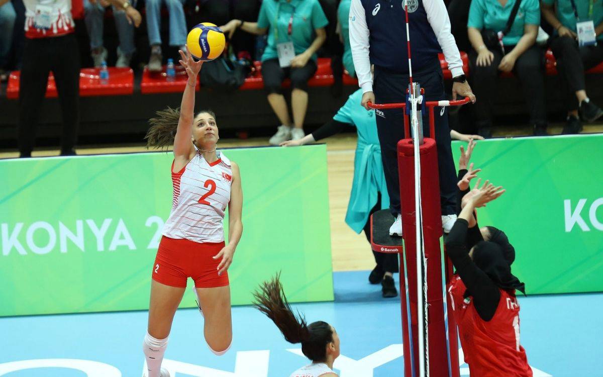 Yeni Akit yazarı, kadın sporcuları hedef gösterdi