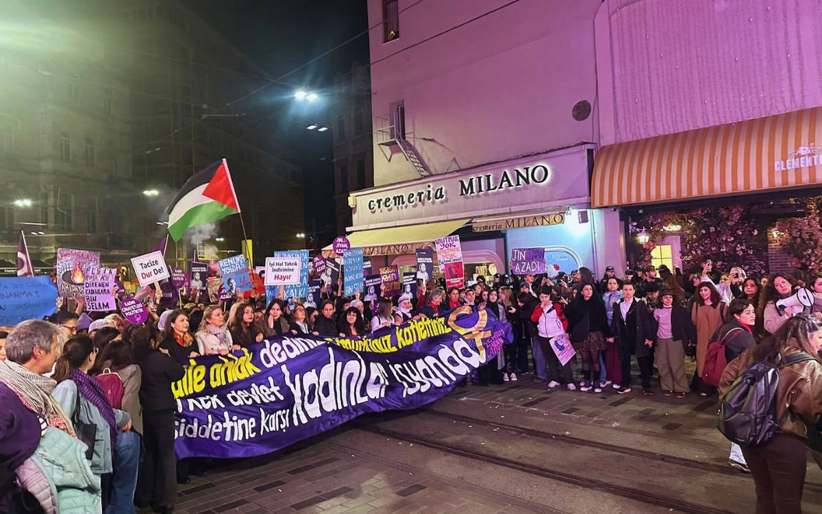 Jin û LGBTÎ+yan li Kolana Îstîklalê bang kirin: Em ê dev ji mafên xwe bernedin