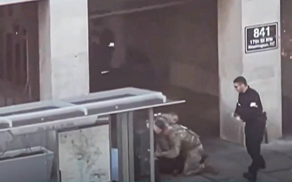 ABD: İki askeri vuran Afganistanlı ABD işbirlikçisi çıktı, Trump yönetimi tüm göçmenleri hedef aldı