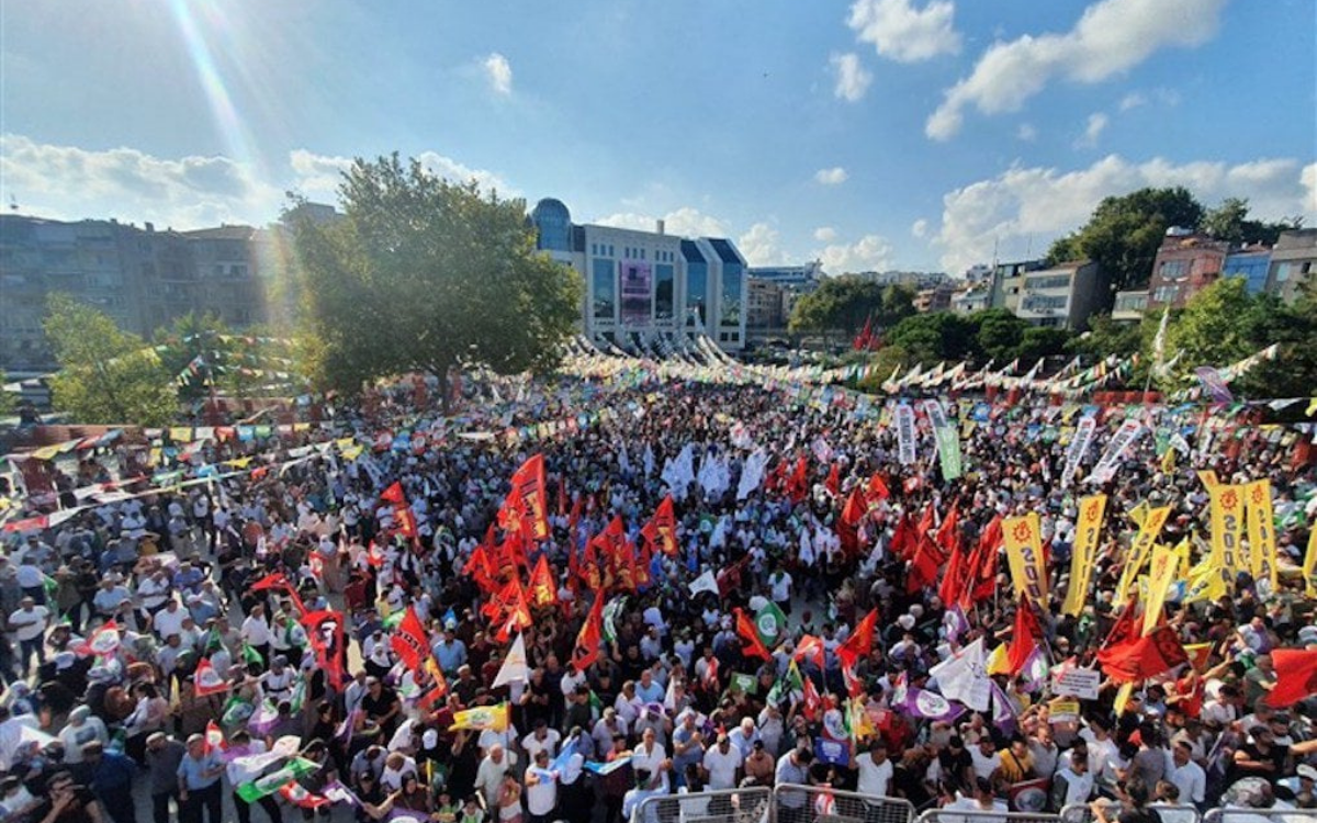 İstanbul "ekmek ve barış" mitingine hazırlanıyor