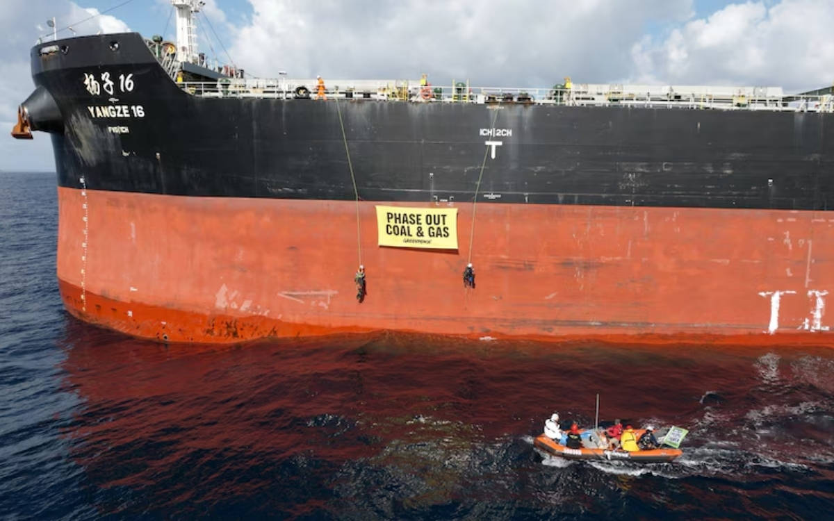 Avustralya’da fosil yakıt karşıtı protesto nedeniyle gemi trafiği durduruldu