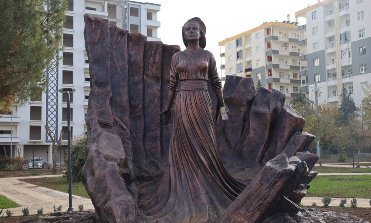 Li Amedê êrişî peykera “Jinên Têkoşer” kirin