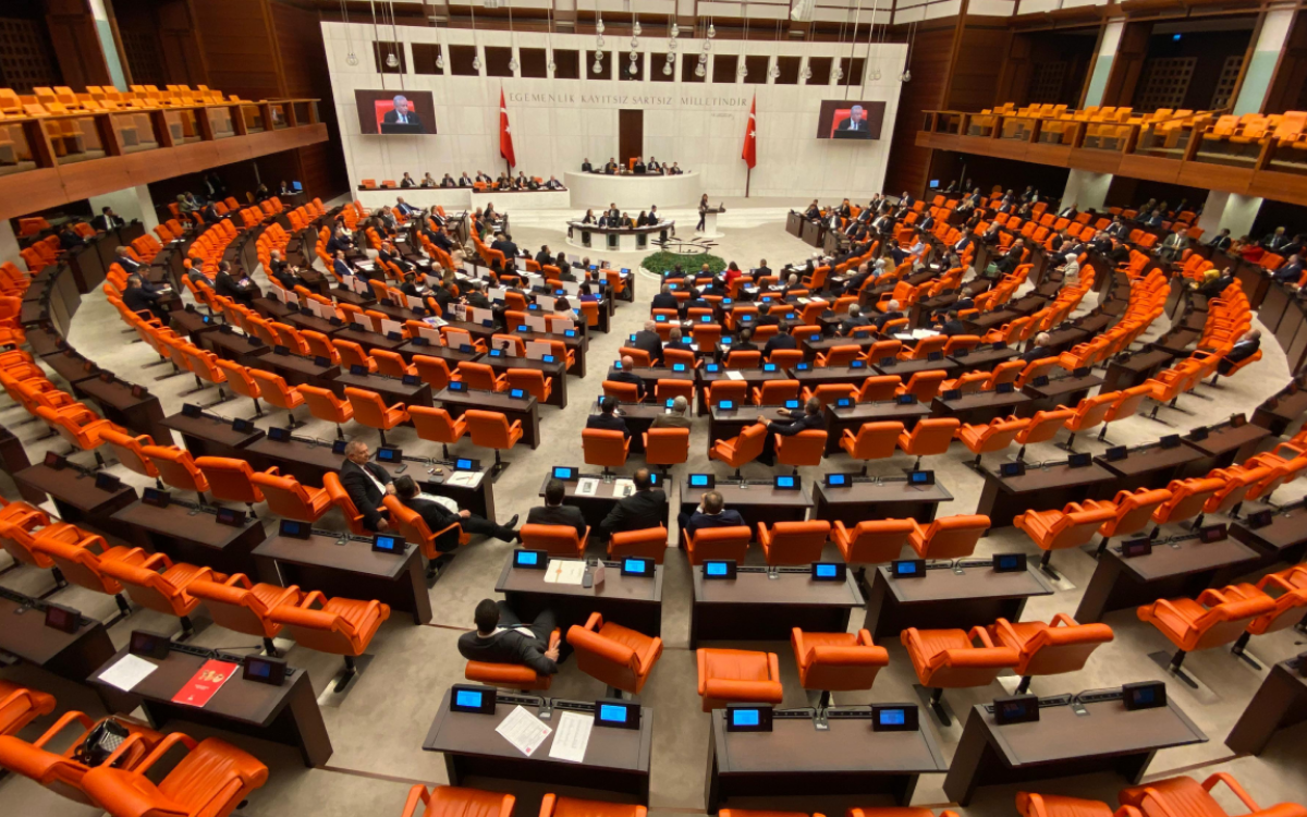 "Meclis çocuklar için suç mahaline dönmüş durumda"