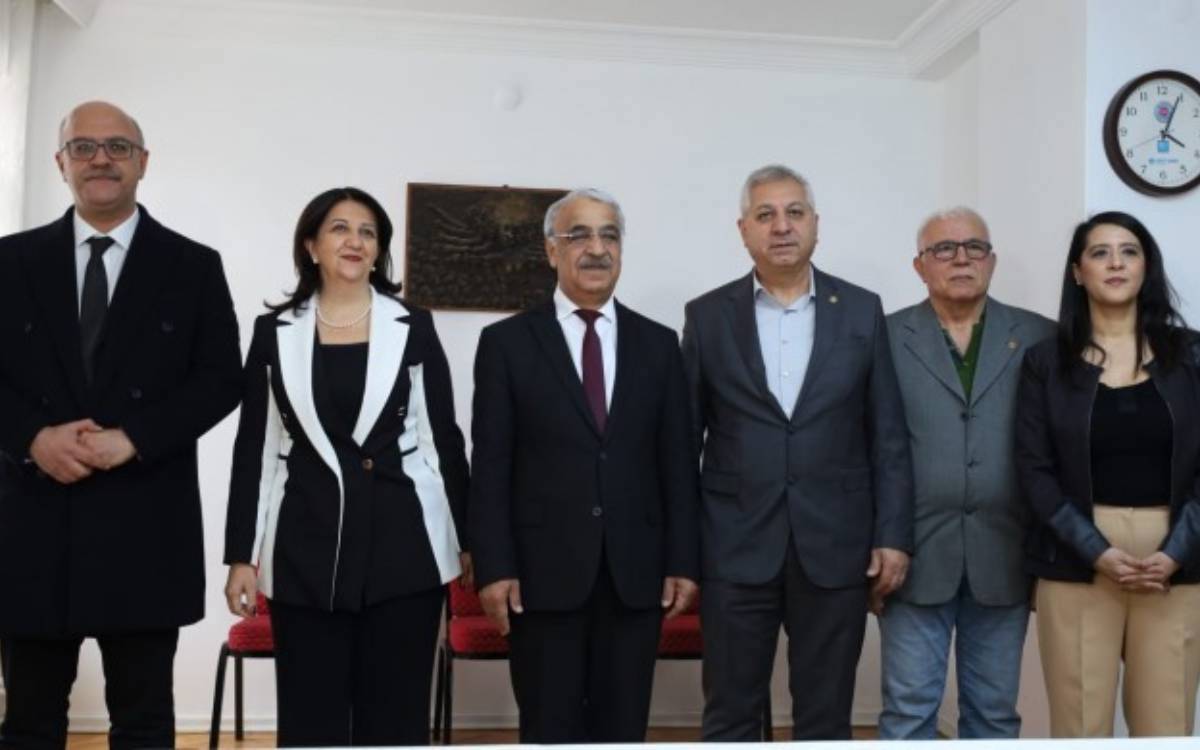 Hevdîtina Şandeya Îmraliyê û EMEPê dest pê kir