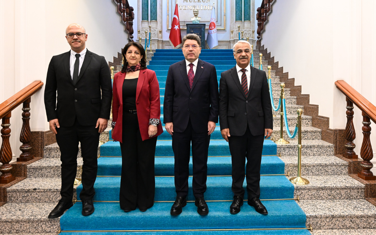 İmralı heyeti, Bakan Tunç'la görüştü: "Amacımız barışı hukukla güvence altına almak"