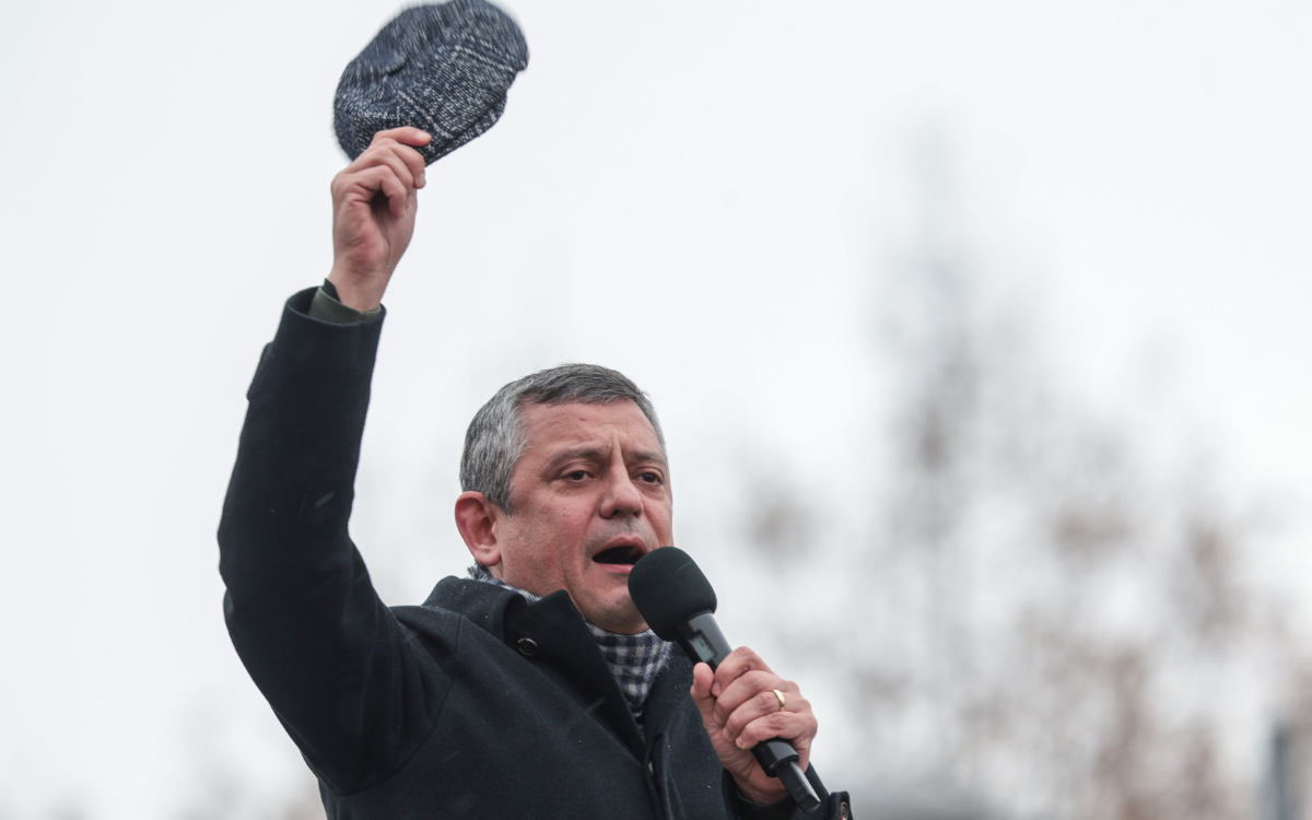 Özel'den Erdoğan'a: ‘Kardeşim Maduro’ diyordun; Trump'tan korkuyorsun